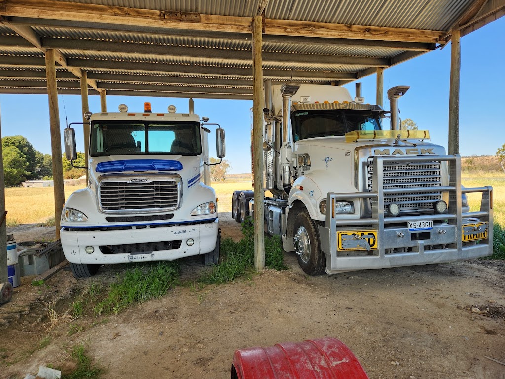 Hoadley Haulage & Hire | 37 Jury Rd, Mypolonga SA 5254, Australia | Phone: 0428 638 178