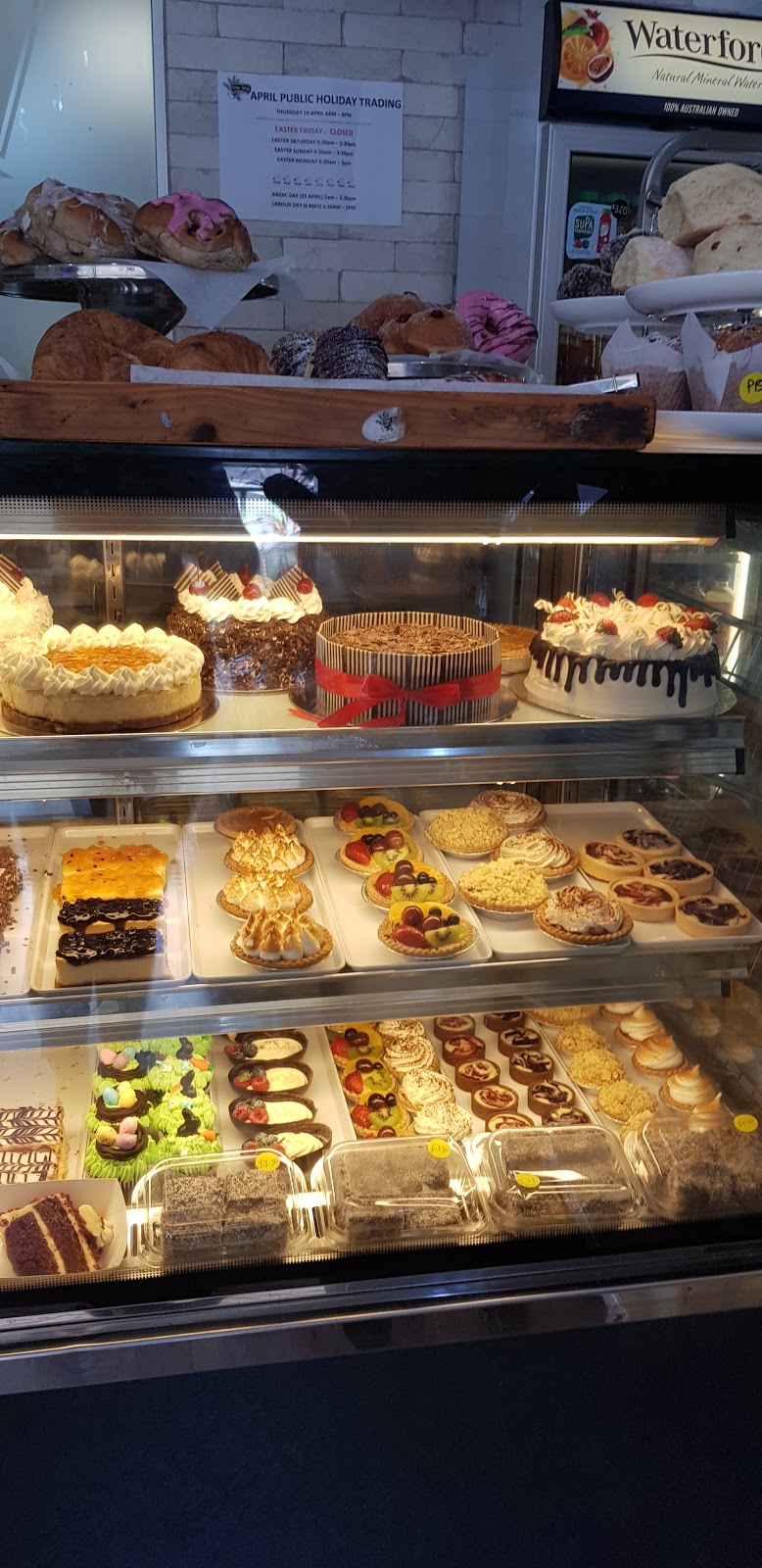 The Mill Bakery | 1 Grice Ave, Paradise Point QLD 4216, Australia | Phone: (07) 5577 5664