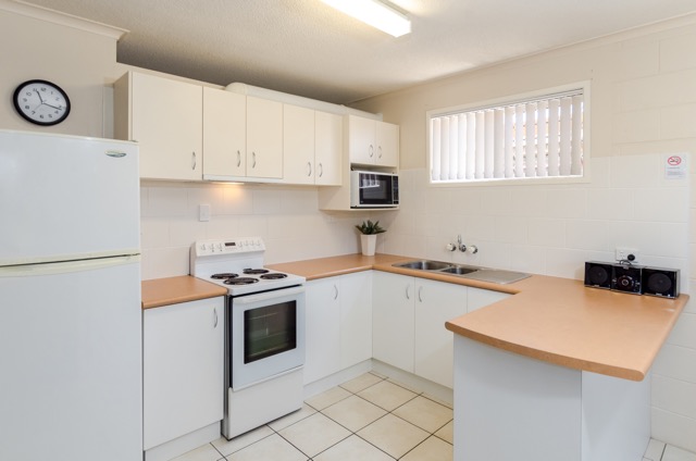 Como Apartments | lodging | 2 Railway St, Gladstone Central QLD 4680, Australia | 1300684499 OR +61 1300 684 499