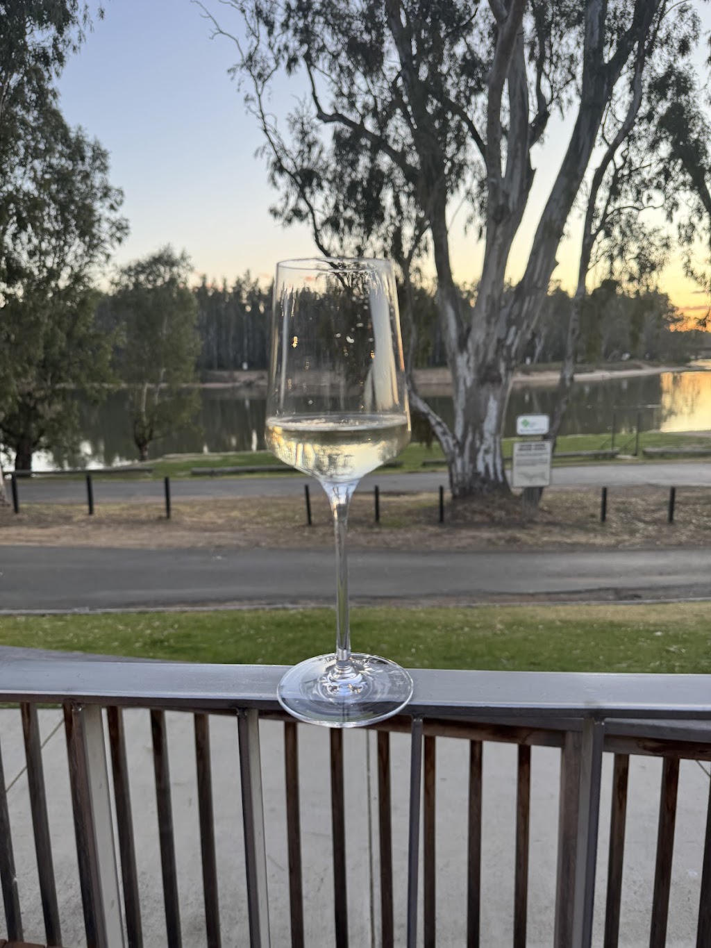 The Bend Restaurant | 2 Deniliquin St, Tocumwal NSW 2714, Australia | Phone: 0418 924 665