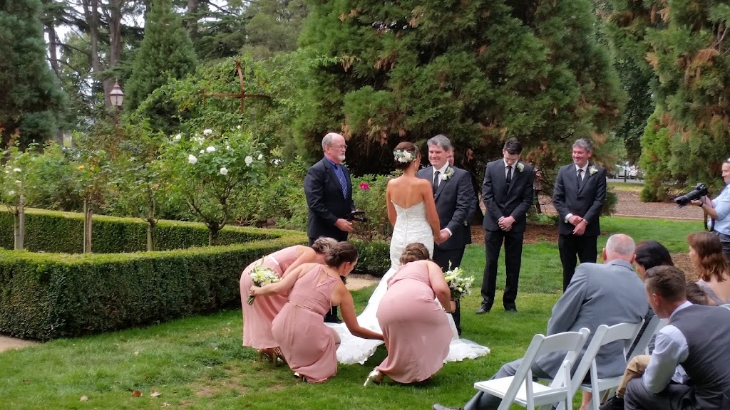 Laurence Gibbs Celebrant | 1 Bonshaw Dr, Sebastopol VIC 3356, Australia | Phone: 0414 598 677