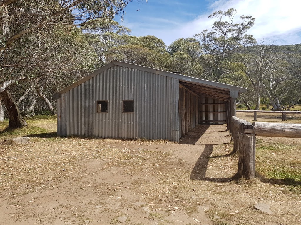 Lovicks Hut | campground | 37°1225.0"S 146°3437.0"E, Australia, Duhok VIC 3723, Australia