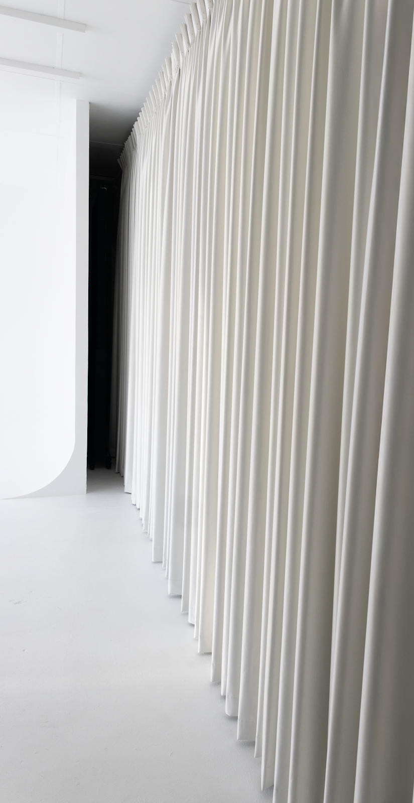 STUDIO CONFIDENTIAL | 4/4 Ti-Tree Pl, Byron Bay NSW 2481, Australia | Phone: 0405 573 488