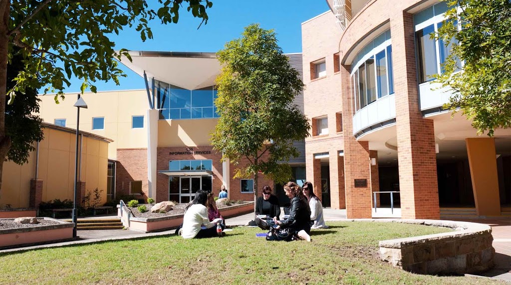 Griffith University, Logan Campus | university | 68 University Dr, Meadowbrook QLD 4131, Australia | 0737357111 OR +61 7 3735 7111