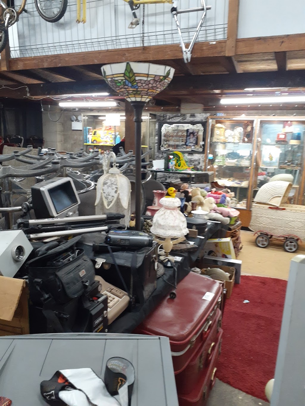 Artys Surplus Store | furniture store | 119 Cox Ave, Kingswood NSW 2747, Australia | 0247226612 OR +61 2 4722 6612