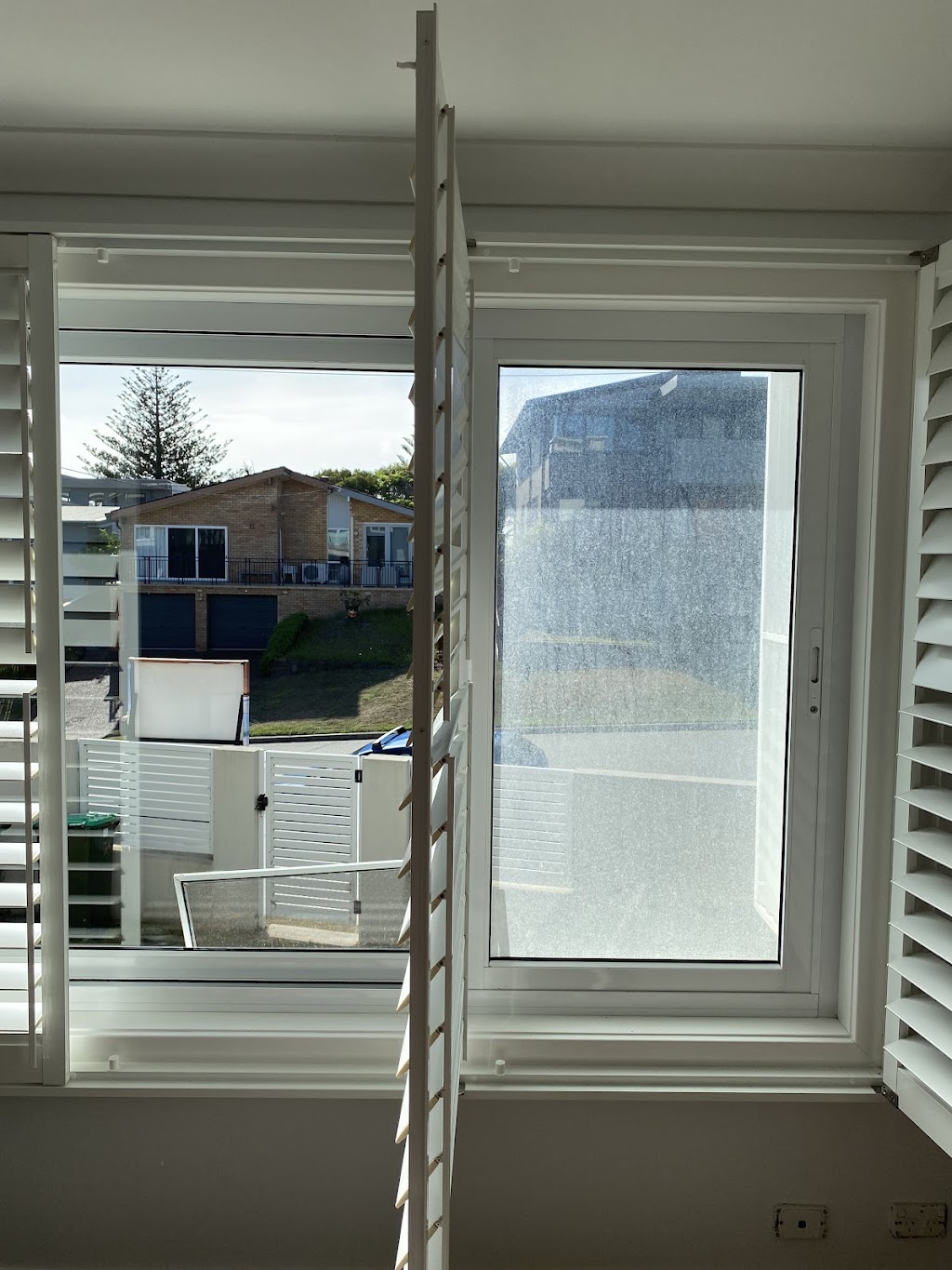 Focus window cleaning | Middleton Dr, Middleton Grange NSW 2171, Australia | Phone: 0438 576 655