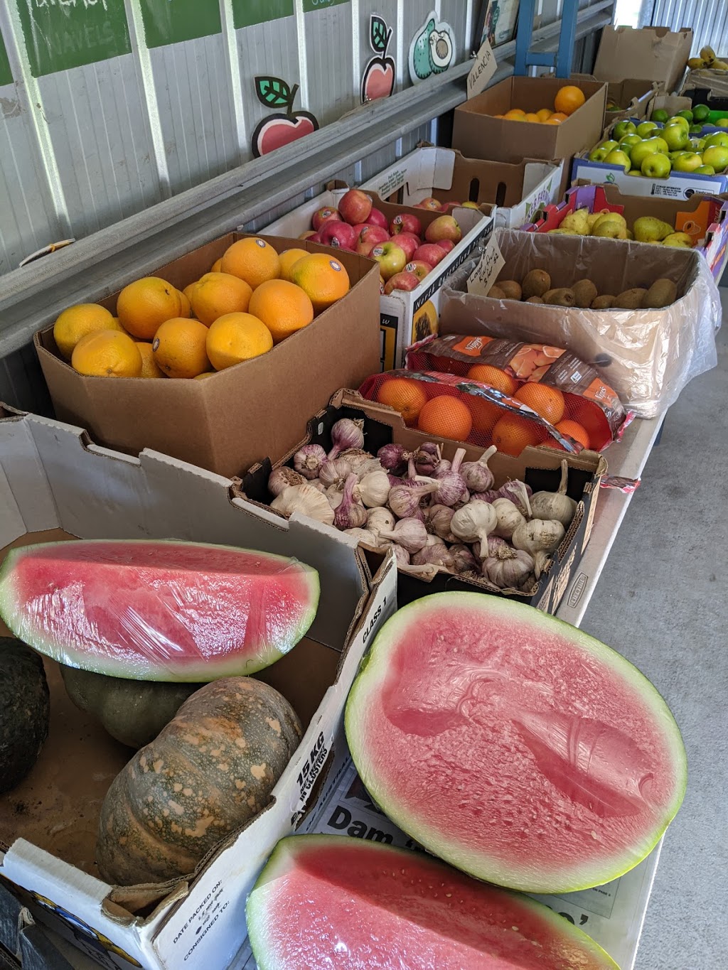 Sues Fruit & Veg | food | Donnelly Ln &, Scott St, Tenterfield NSW 2372, Australia | 0400375482 OR +61 400 375 482
