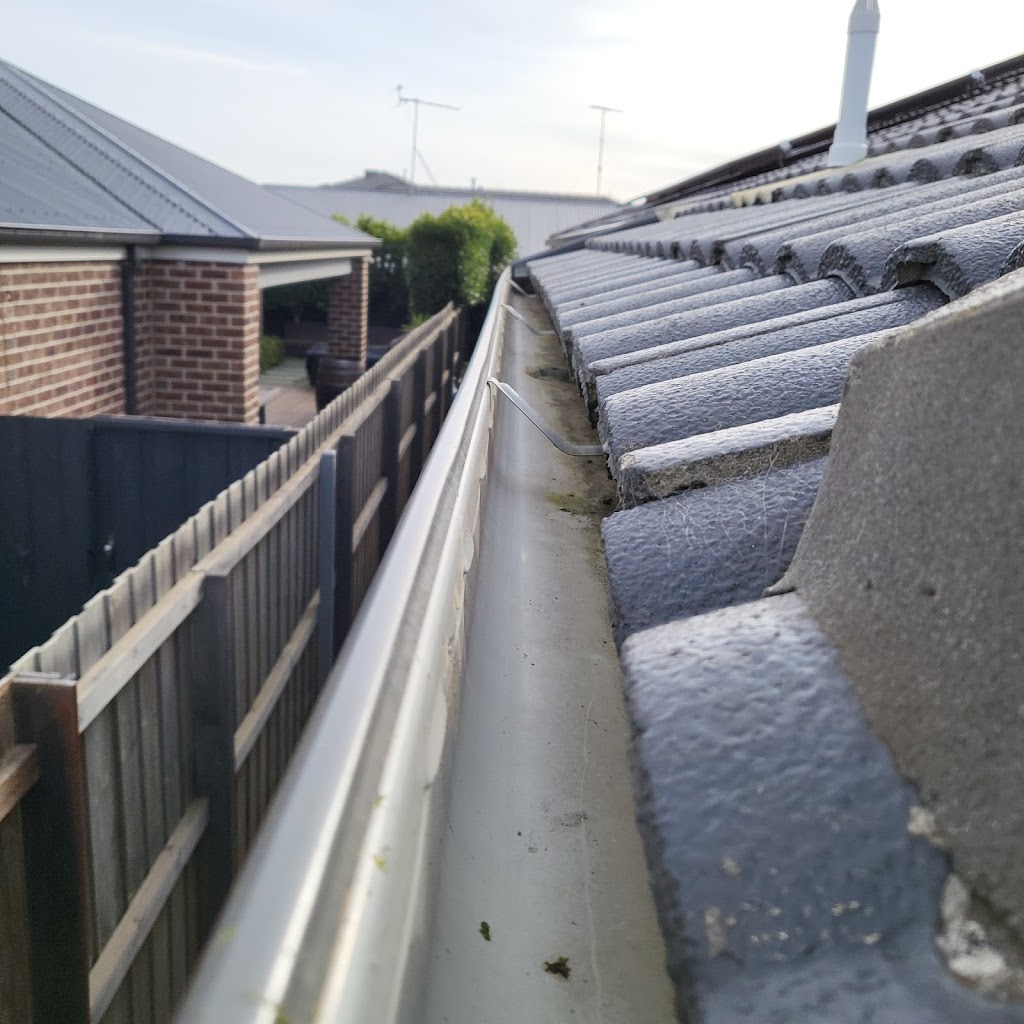 Gutterly clean | 24 McMahon Ave, Armstrong Creek VIC 3217, Australia | Phone: 0405 129 553