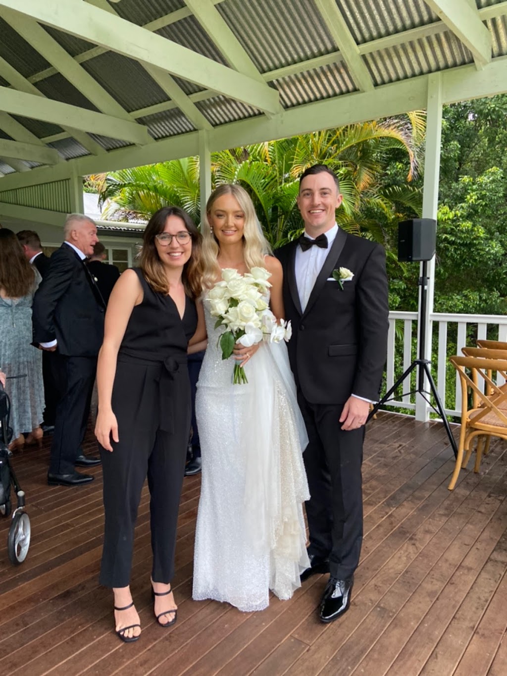 Love by Lara Celebrant and MC | Pacific Parade, Currumbin QLD 4223, Australia | Phone: 0403 836 659
