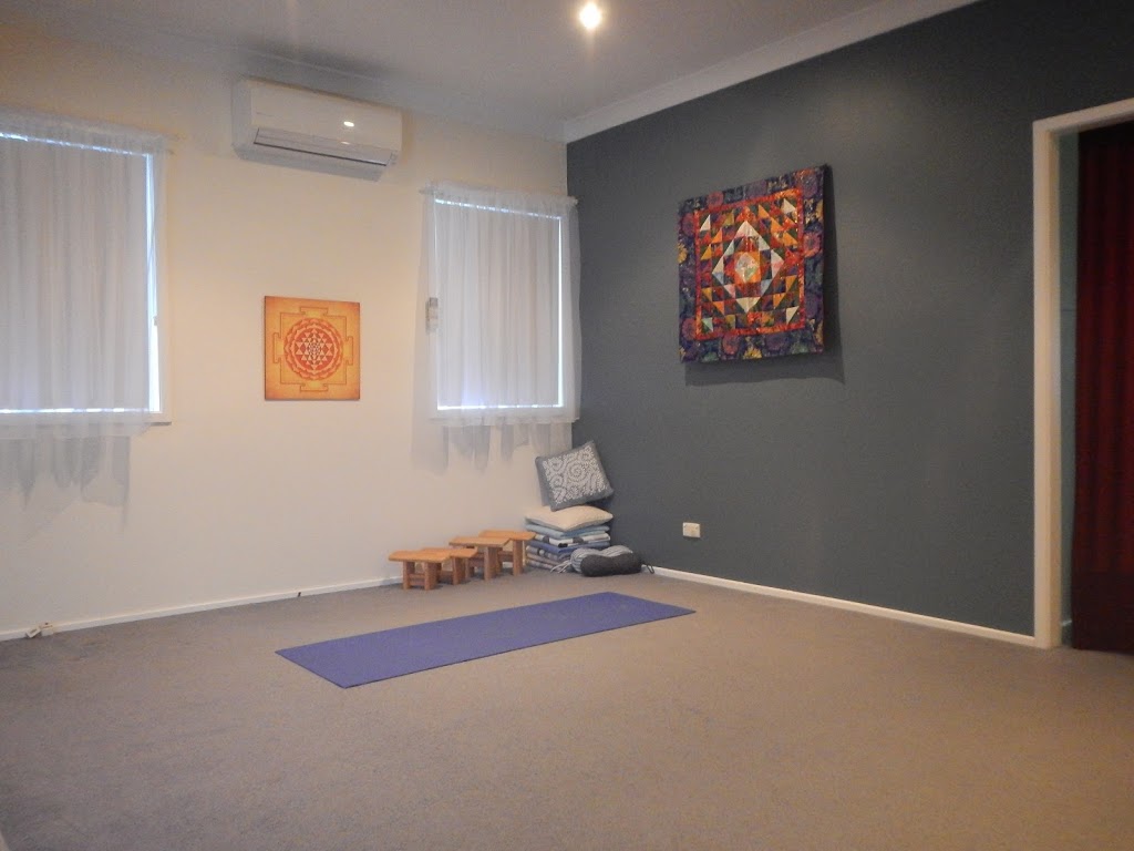 Yoga Alive | gym | 13 Willow St, Long Jetty NSW 2261, Australia | 0428150148 OR +61 428 150 148