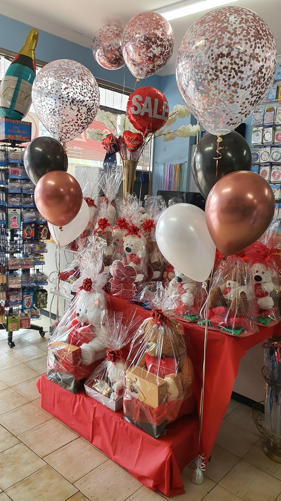 Ollys Party Shop | 31 Dell St, Woodpark NSW 2164, Australia | Phone: (02) 9681 4118