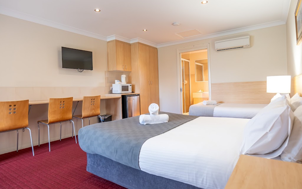 Ballandean Pub & Motel | 1 St Judes Lane Cnr, Eukey Rd, Ballandean QLD 4382, Australia | Phone: (07) 4580 2527