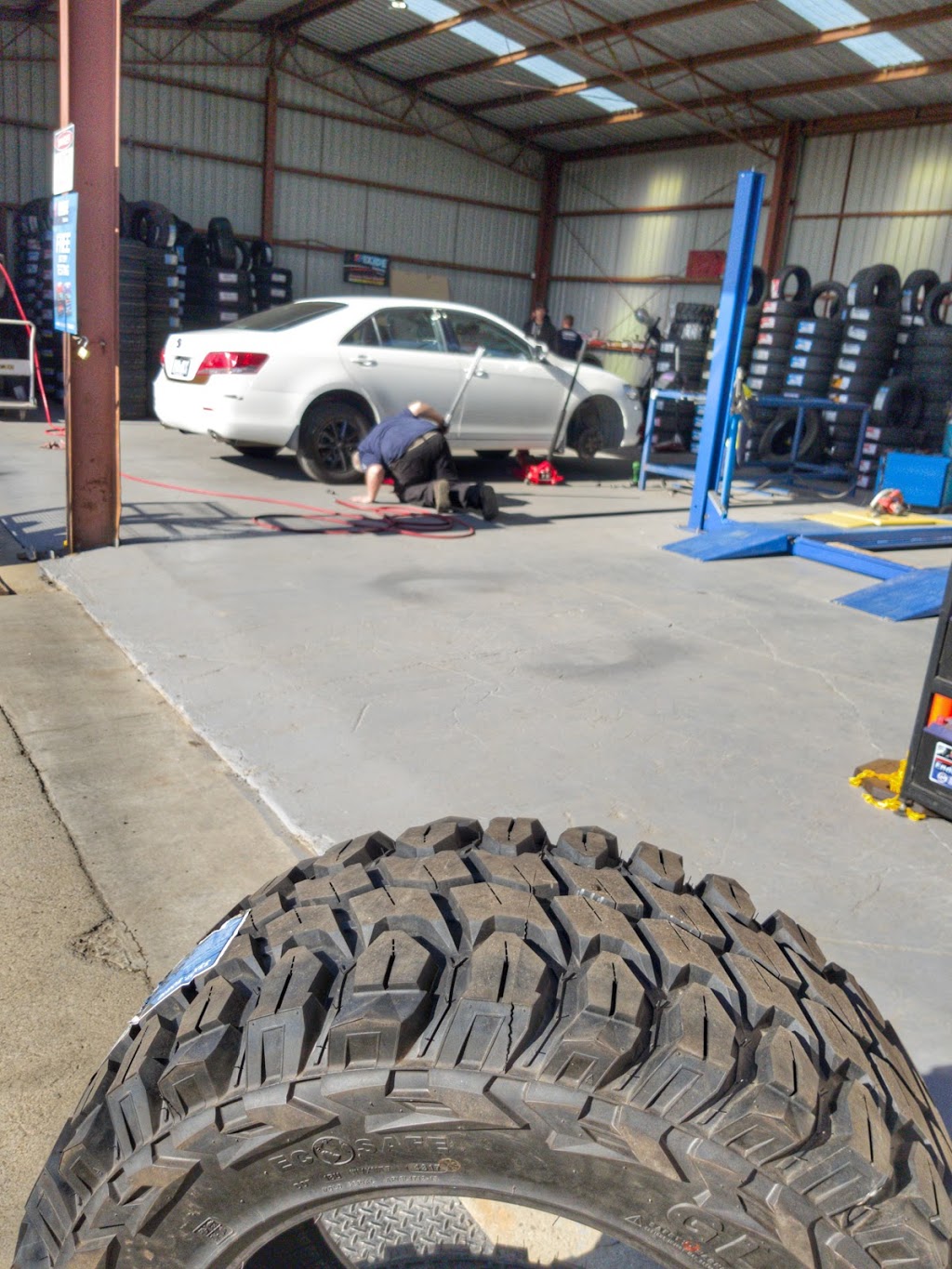 Lara Tyre and Battery Service | car repair | 13 Heales Rd, Corio VIC 3214, Australia | 0352749832 OR +61 3 5274 9832