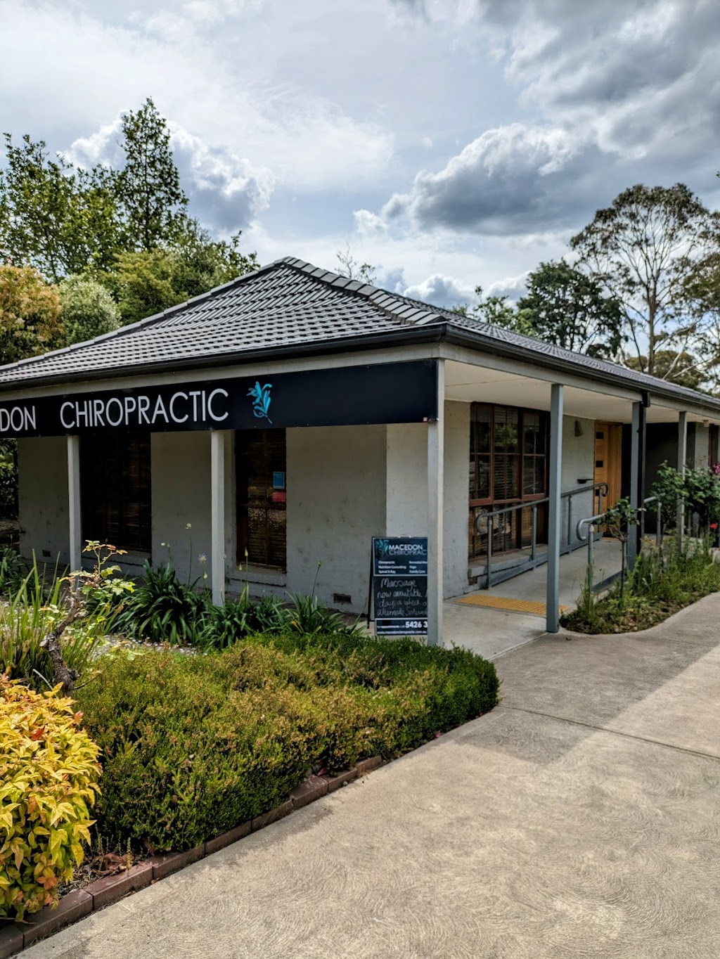Caitlin Gale Myotherapy | 26 Victoria St, Macedon VIC 3440, Australia | Phone: (03) 9426 3945
