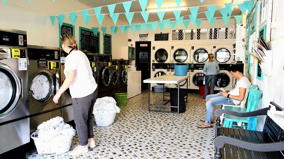 Koala Park Laundromat | Shop C/17 Ikkina Rd, Burleigh Heads QLD 4220, Australia | Phone: 0400 211 622