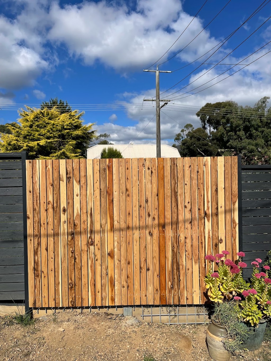 Little Fencing Company | High St, Woodend VIC 3442, Australia | Phone: 0419 160 978