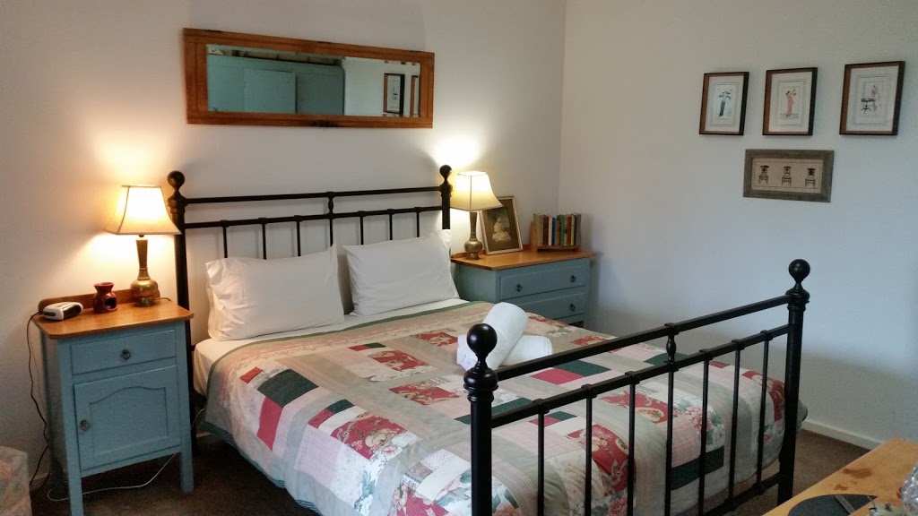 Linger Longer Cottages | 53 Mentone Rd E, Hayborough SA 5212, Australia | Phone: 0417 829 201