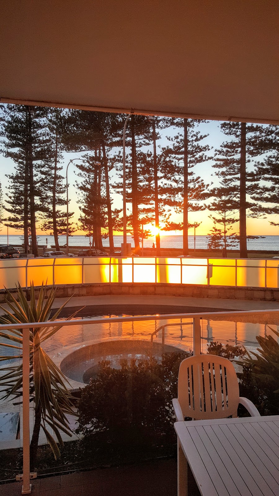 Manly Shores Holiday Apartments | 69-74 N Steyne, Manly Beach NSW 2095, Australia | Phone: (02) 9977 4444