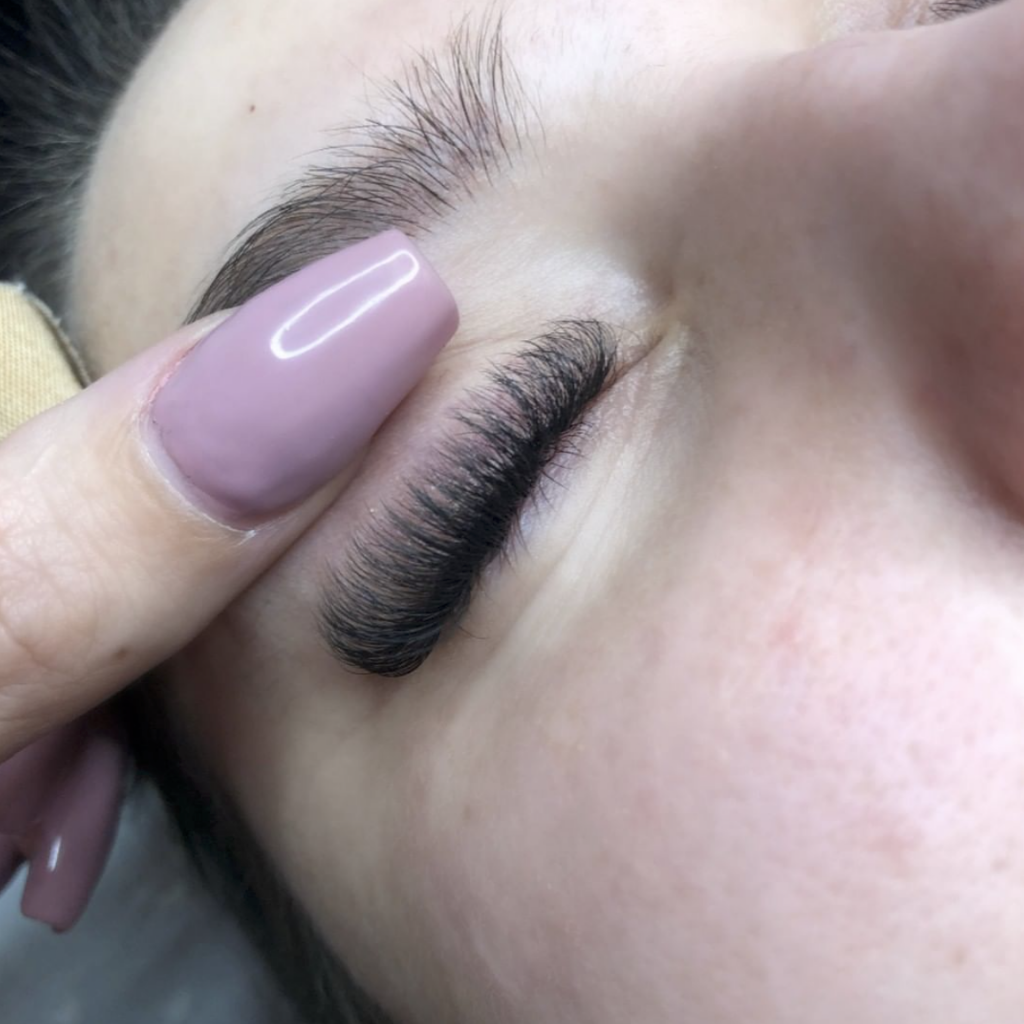 Luxe Lash & Brow House | 29 Somerfield Retreat, Woodhill QLD 4285, Australia | Phone: 0411 853 301