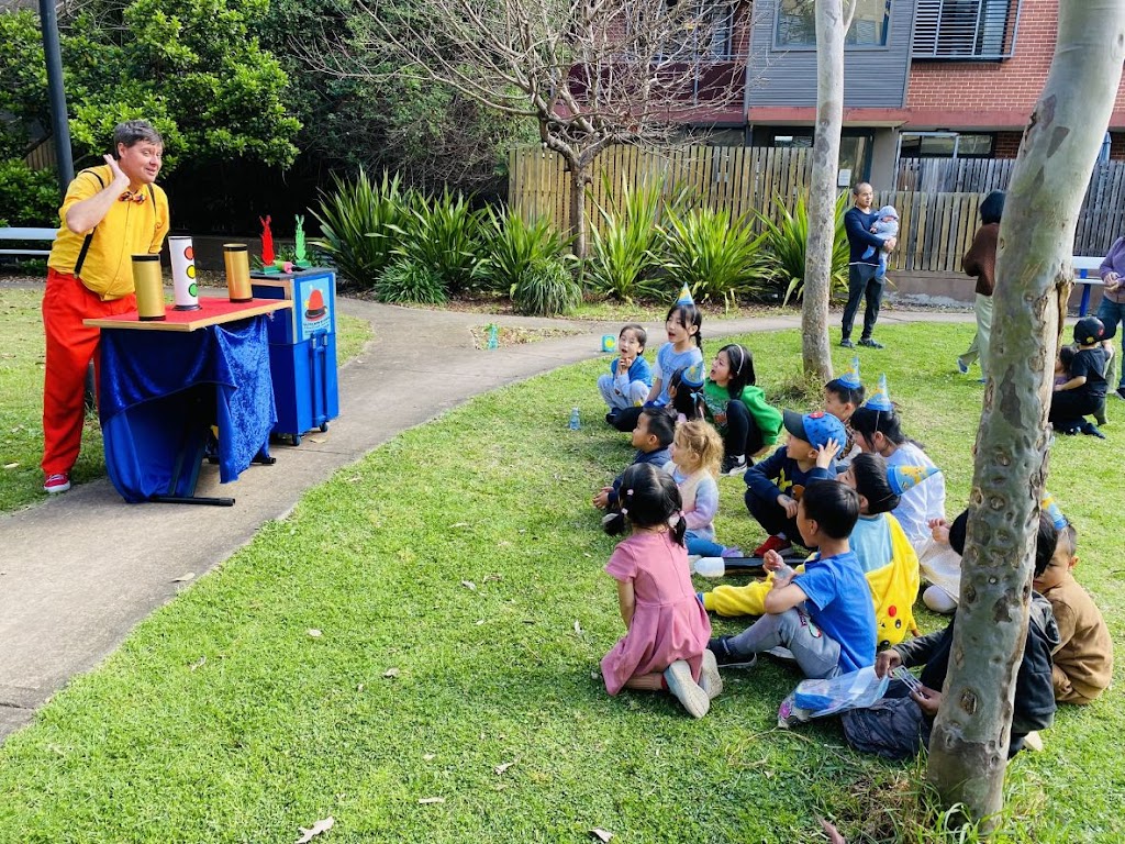 cosmo the clown Entertainment | 102/2 The Piazza, Wentworth Point NSW 2127, Australia | Phone: 0410 187 880