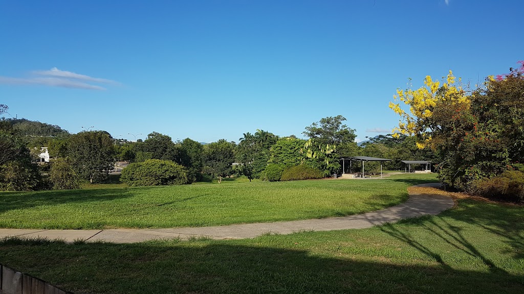 Griffin Park | park | 3 Fitzmaurice Dr, Bentley Park QLD 4869, Australia | 0740443044 OR +61 7 4044 3044