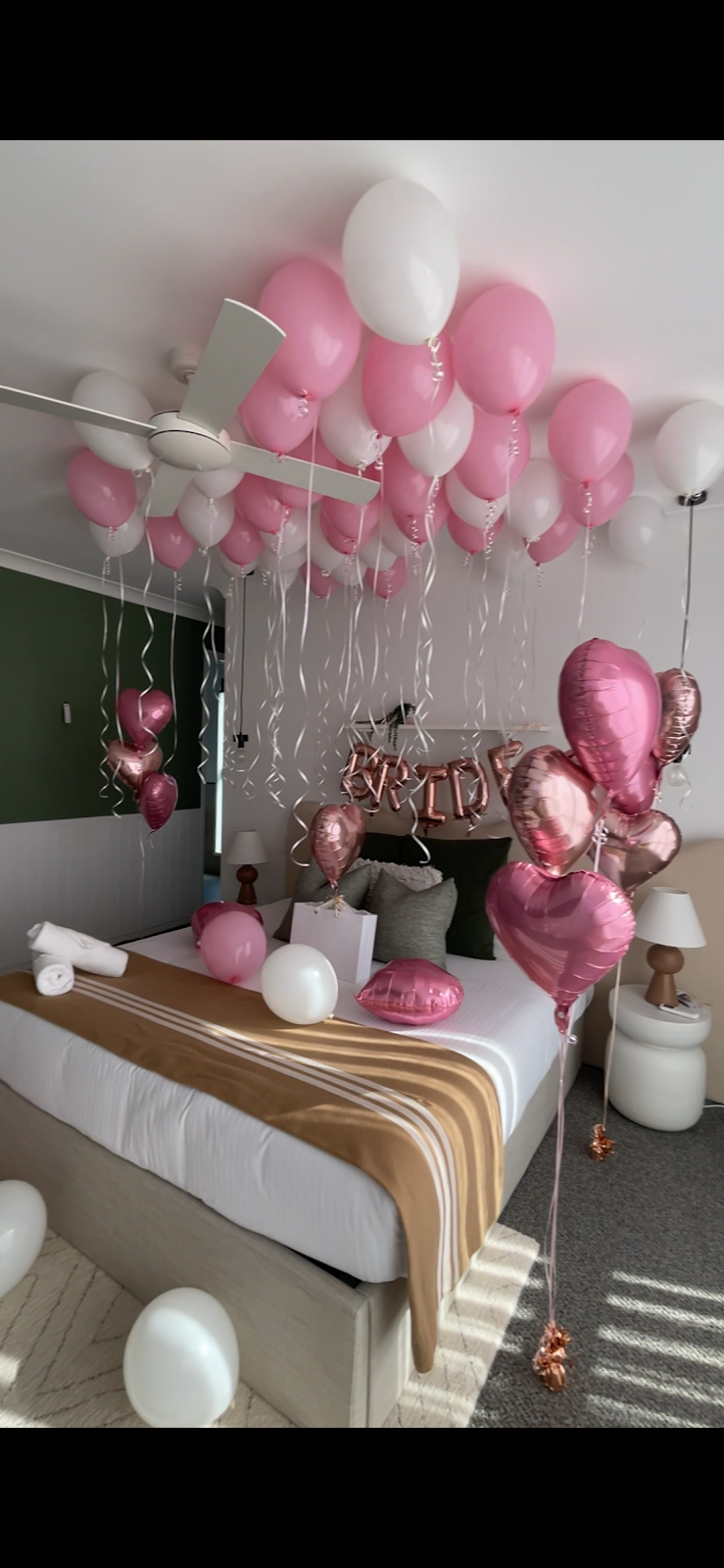 Hug & Kiss - Luxury Custom Balloons | 14 Mason St, Southport QLD 4215, Australia | Phone: 0435 332 510