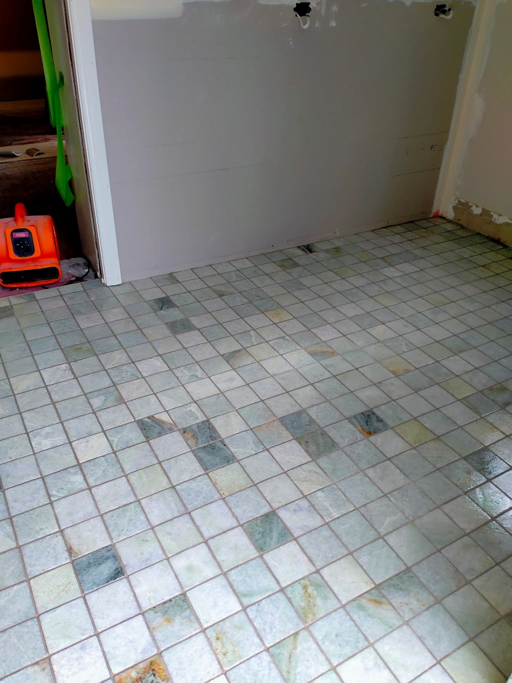 M Hale Tiling and Renovations | general contractor | 9 Wilburtree St, Hillvue NSW 2340, Australia | 0421805938 OR +61 421 805 938