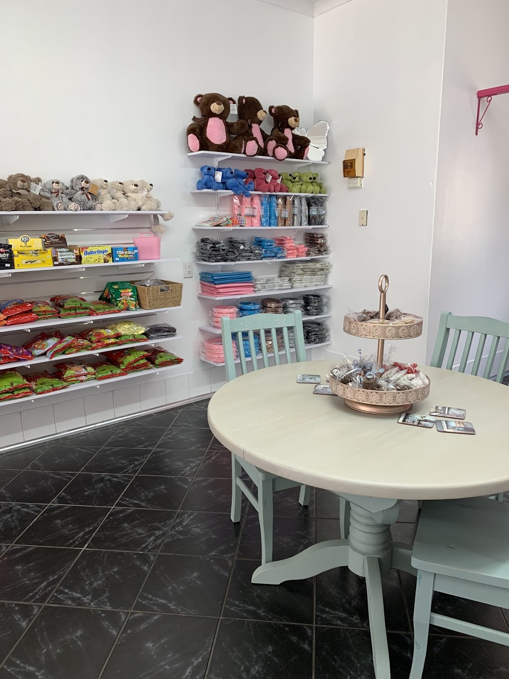 Tanilba Bay Balloons & Candy | home goods store | Shop 13/61 President Wilson Walk, Tanilba Bay NSW 2319, Australia | 0402902750 OR +61 402 902 750