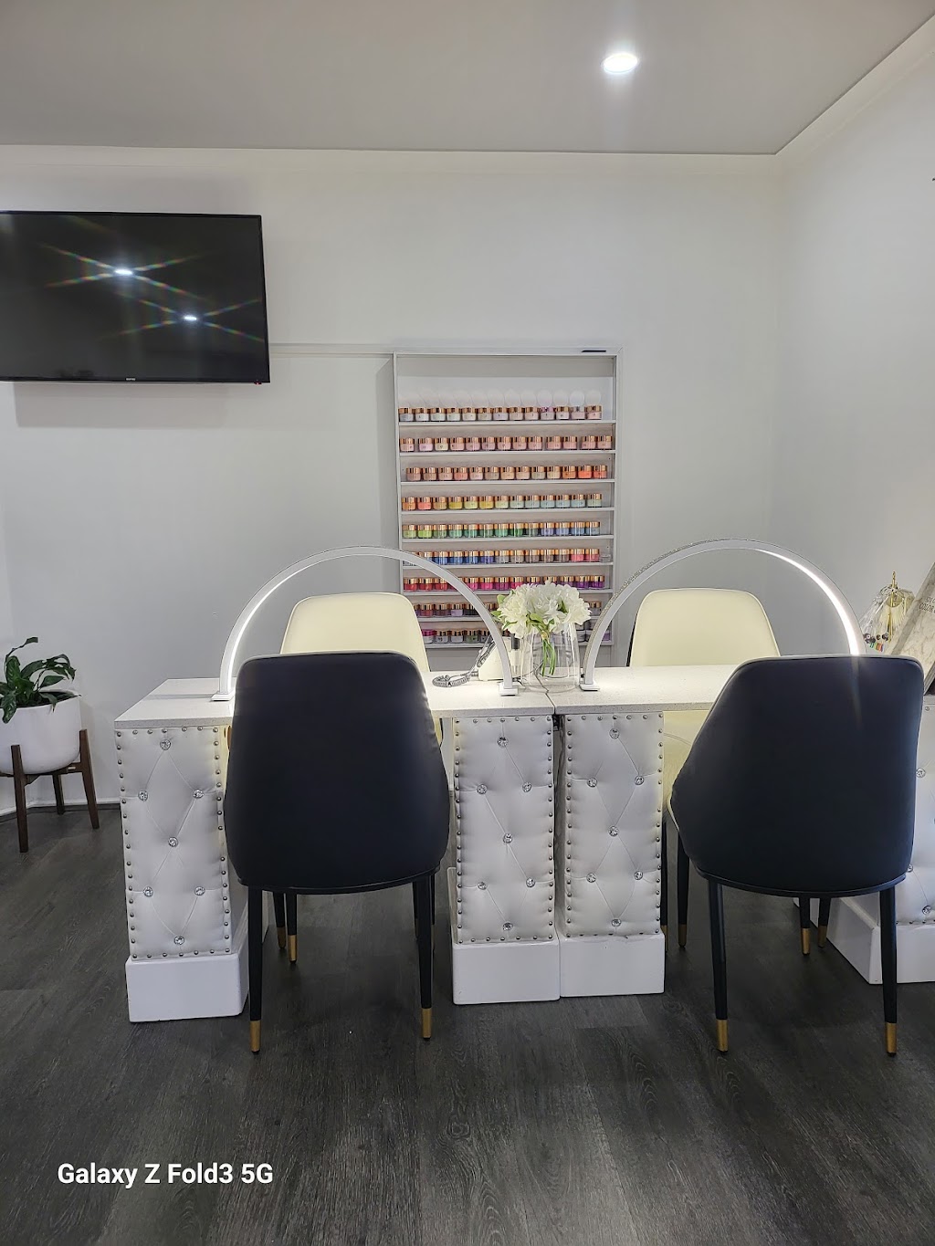 B & B Spa and Nails | 95 Flemington Cres, Werribee VIC 3030, Australia | Phone: 0411 648 239