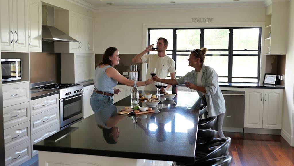 Severn River Guest House | 27850 New England Hwy, Fletcher QLD 4382, Australia | Phone: 0418 712 712