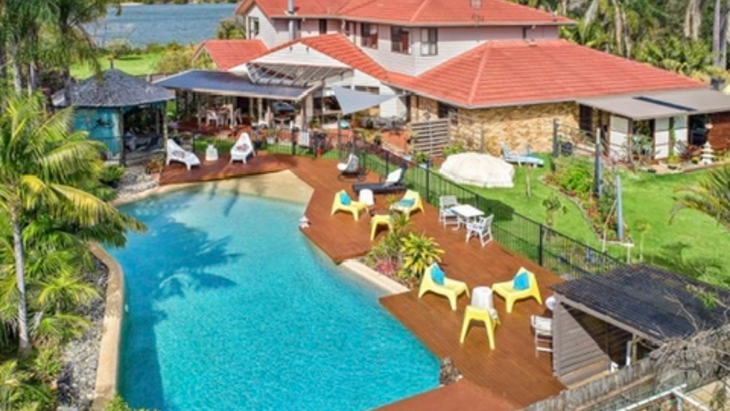 The Lakes View Retreat - Stuarts Point | 2 Walter Conn Rd, Stuarts Point NSW 2441, Australia | Phone: 0428 663 014