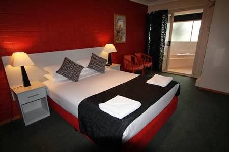 Hume Villa Motor Inn | lodging | 1324 Sydney Rd, Fawkner VIC 3060, Australia | 0393571522 OR +61 3 9357 1522