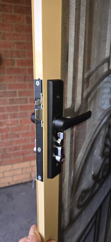 The Gateway Locksmiths | Glencoe Pl, Lilydale VIC 3140, Australia | Phone: 0421 274 614
