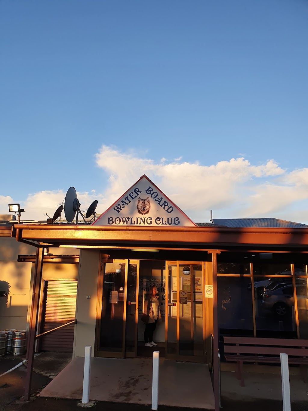 Water Board Bowling Club | bar | 2 Compton St, North Lambton NSW 2299, Australia | 0249572155 OR +61 2 4957 2155