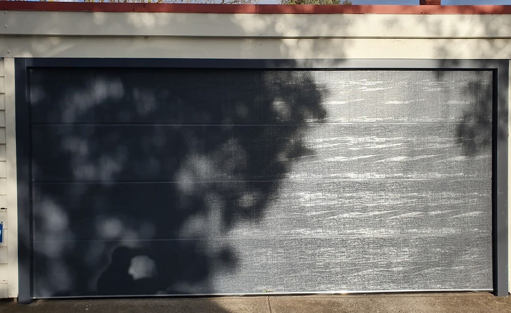 Bright shooting star garage door |  | Burwood Hwy, Ferntree Gully VIC 3156, Australia | 0410145394 OR +61 410 145 394