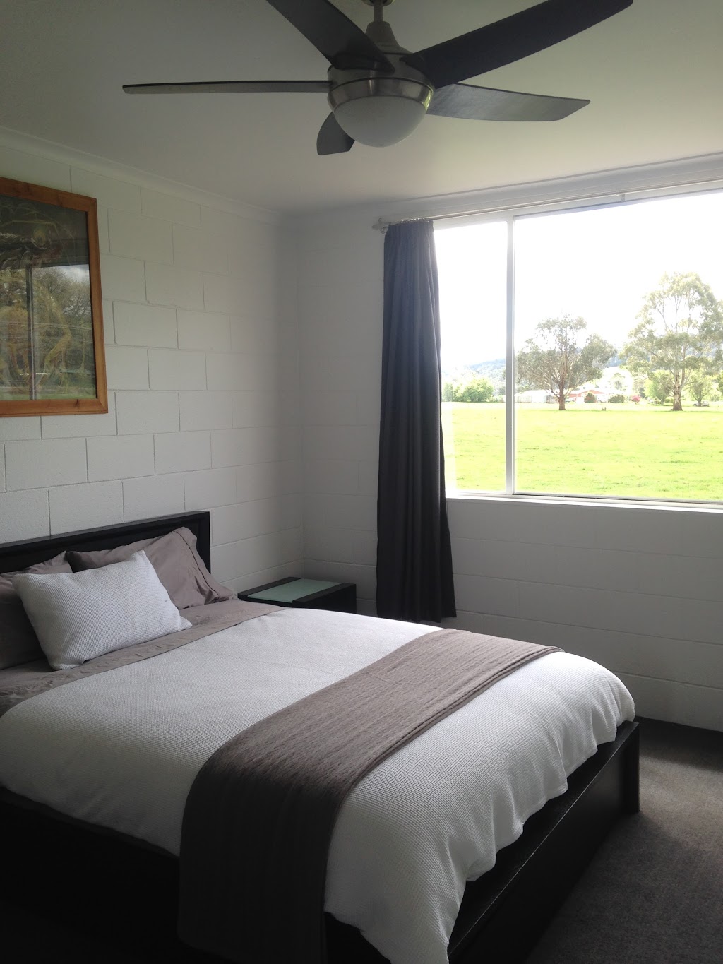 Dusk2Dawn Accommodation Lilydale Tasmania | 1985 Main Rd, Lilydale TAS 7268, Australia | Phone: 0418 448 057