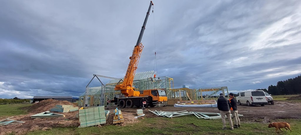 B and M Cranes | 15 Stirloch Cct, Traralgon East VIC 3844, Australia | Phone: 0476 272 631