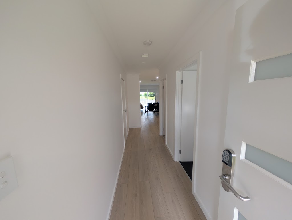 Strawberry Lodge | 19 Strawberry Tce, Glendale NSW 2285, Australia | Phone: (02) 4955 5888