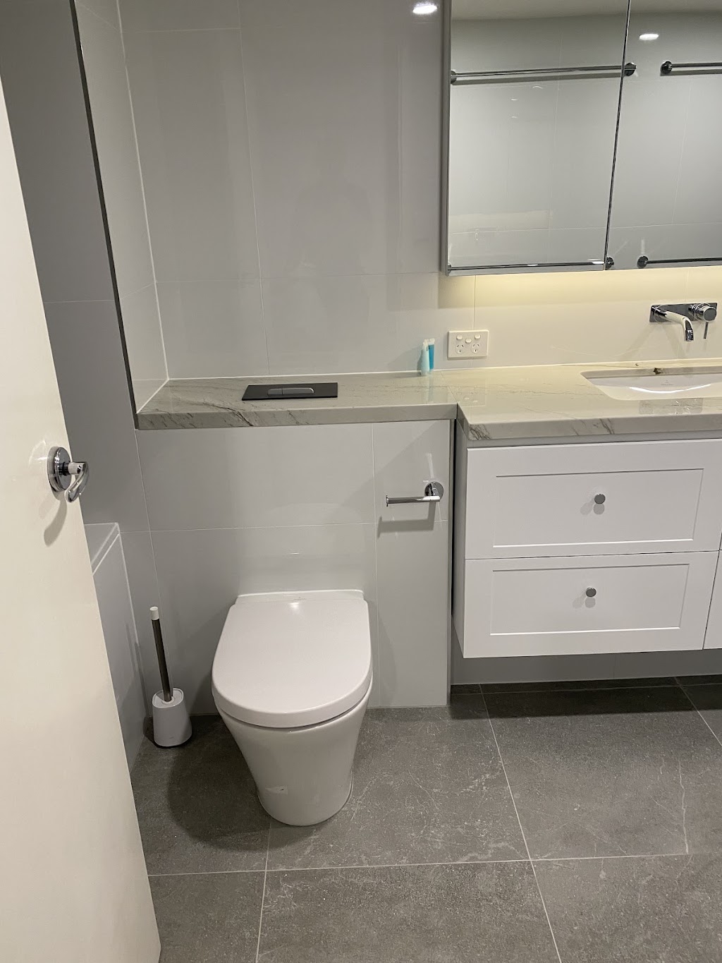 RenoBathrooms | 21 Hokitika St, Broadbeach Waters QLD 4218, Australia | Phone: 0431 744 417