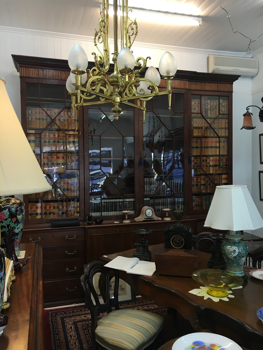 Lavin Antiques | furniture store | 950 Stanley St E, East Brisbane QLD 4169, Australia | 0733912300 OR +61 7 3391 2300
