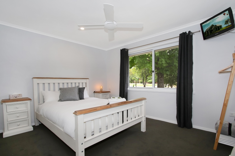 Marshmallow Retreat and Studio | lodging | 7 Spion Kopje Rd, Bright VIC 3741, Australia | 0357552275 OR +61 3 5755 2275