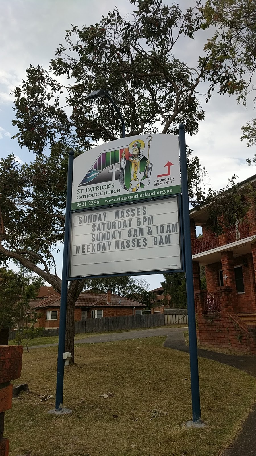 St Patricks Catholic Church | 136 Flora St, Sutherland NSW 2232, Australia | Phone: (02) 9521 2356