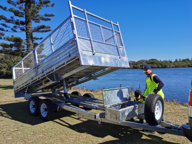 Border Rubbish Removal | 35 Ballow St, Coolangatta QLD 4225, Australia | Phone: 0427 090 055