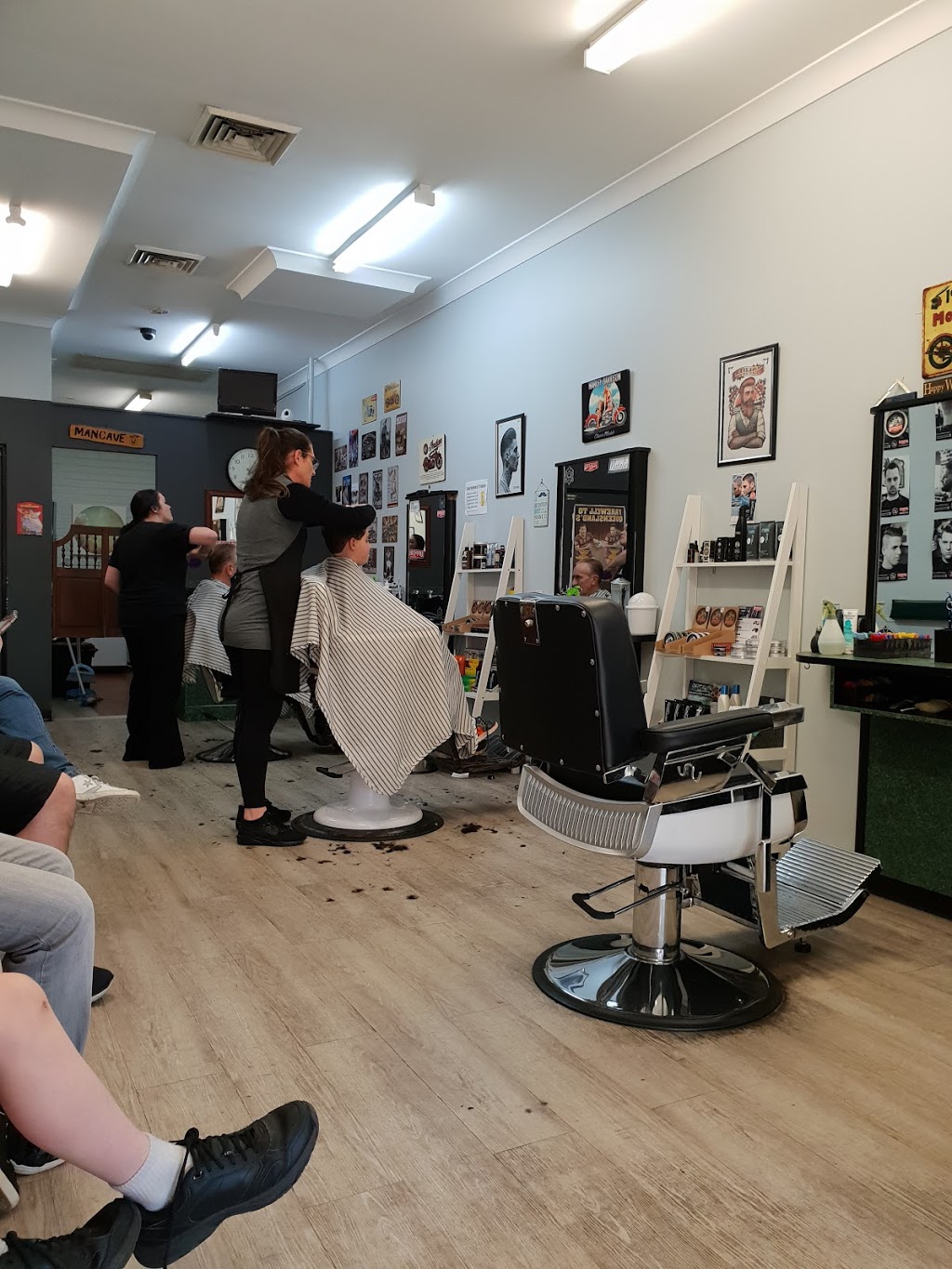 Colins Barber Shop | hair care | 3 Mandew St, Shailer Park QLD 4128, Australia | 0738060655 OR +61 7 3806 0655