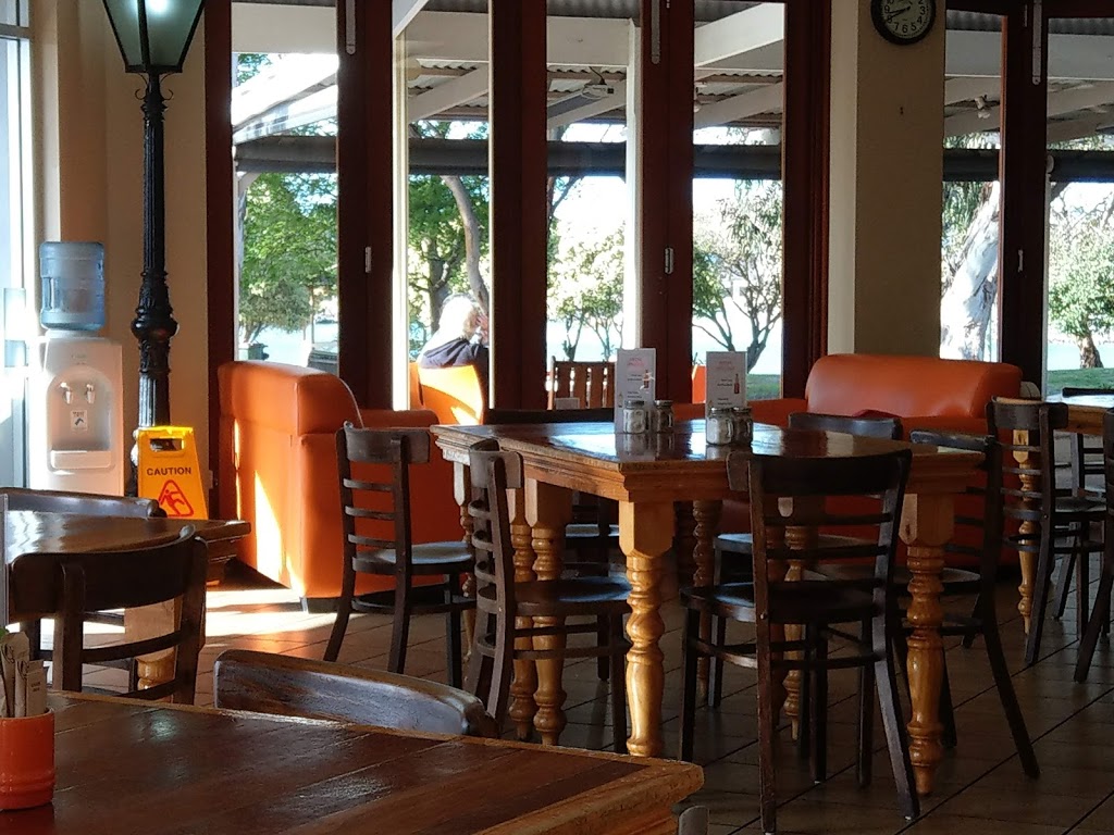 The Boulevard Cafe on the lake | 41 Bartel Blvd, Victor Harbor SA 5211, Australia | Phone: (08) 8552 5092