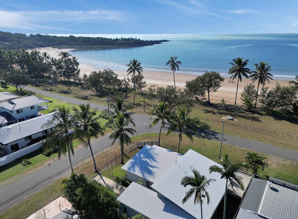 Iluka Palms Holiday Home | 34 The Esplanade, Grasstree Beach QLD 4740, Australia | Phone: 0466 256 220
