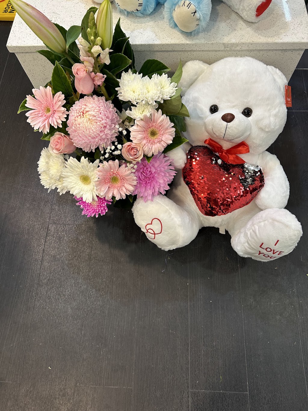 Bright Flowers Mount Annan | 9/11-13 Main St, Mount Annan NSW 2567, Australia | Phone: 0466 339 666
