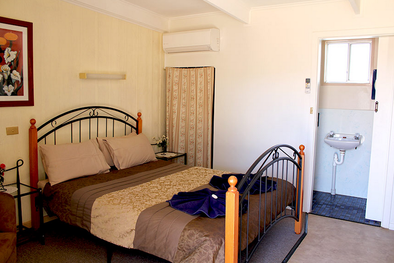 Granites Motel Caravan Park Tibooburra | 4 Briscoe St, Tibooburra NSW 2880, Australia | Phone: (08) 8091 3305