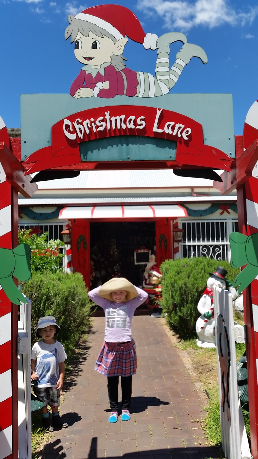 Christmas Lane | 98 Close St, Morpeth NSW 2321, Australia | Phone: (02) 4933 1001