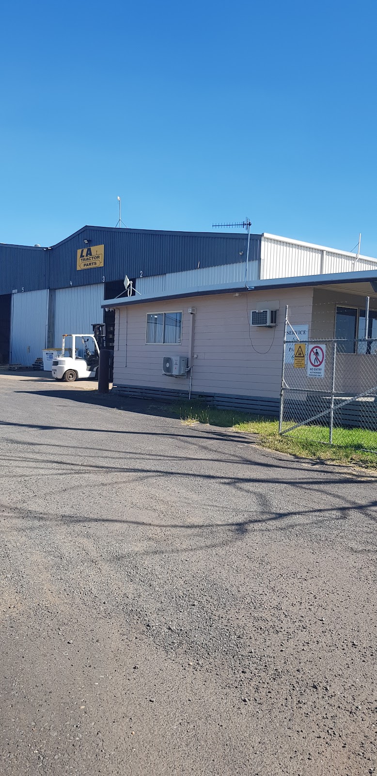 L.A Tractor Parts | 1 Wambianna St, Brocklehurst NSW 2830, Australia | Phone: (02) 6884 1288